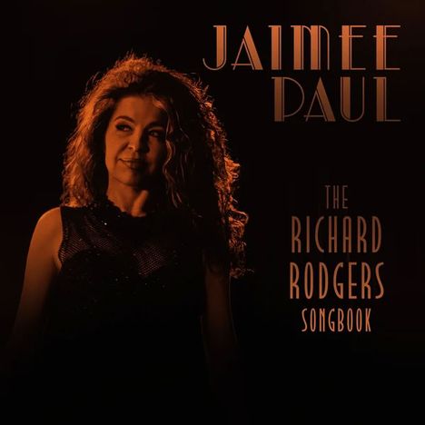 "JAIMEE PAUL" und "THE RICHARD RODGERS SONGBOOK". Frau im Abendlicht, welliges Haar, elegant gekleidet. Retro-Stil.