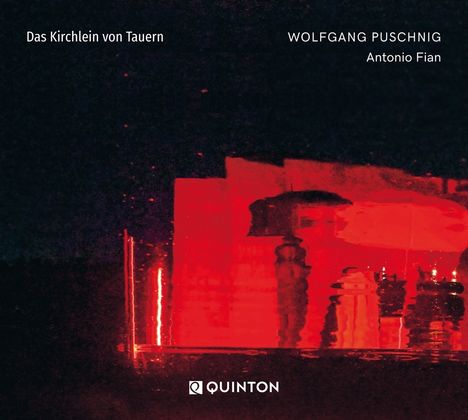 "Das Kirchlein von Tauern" und "WOLFGANG PUSCHNIG" davor, rote abstrakte Reflexionen auf dunklem Hintergrund.