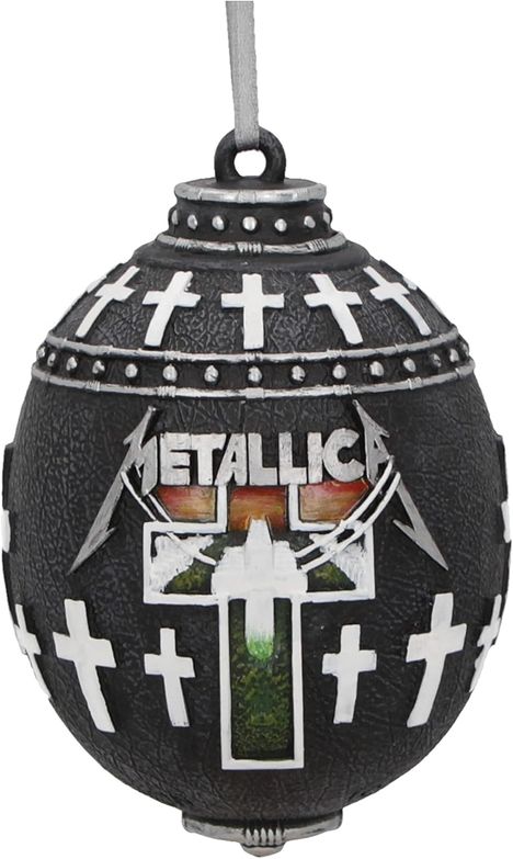 Text "Metallica" auf einer schwarzen Kugel, dekoriert mit weißen Kreuzen und einem Kirsch- oder Grabsteinmotiv.