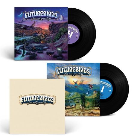 "Futurebirds: far out family" auf drei bunten Schallplattenhüllen, zwei mit Landschaften, eine schlicht. Vinyl-Schallplatten sichtbar.