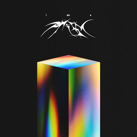 Text: "i am a" in klarer Schrift, darüber ein stilisiertes, schwer lesbares Wort. Darunter ein schillernder, regenbogenfarbener Würfel.