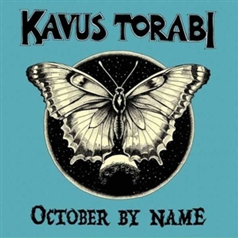 Text: "KAVUS TORABI" und "OCTOBER BY NAME". Illustration eines Schmetterlings vor einem schwarzen, punktierten Hintergrund.