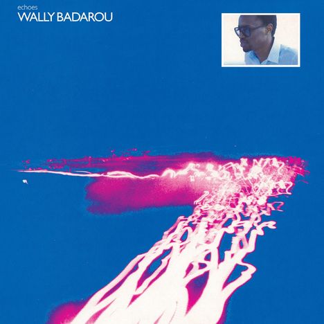 Text: "echoes WALLY BADAROU". Blaues Cover, pinke und weiße, leuchtende Spuren, kleines Bild eines Mannes mit Brille oben rechts.