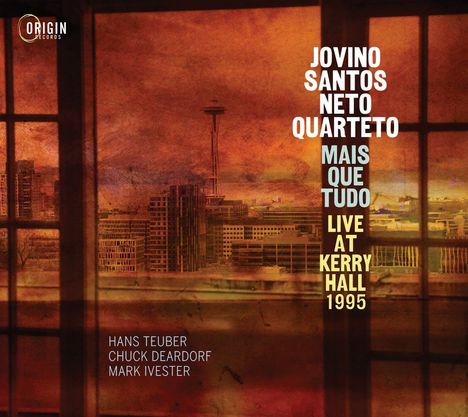 Jovino Santos Neto Quarteto, Mais Que Tudo, Live at Kerry Hall 1995. Hintergrund: Stadtansicht bei Sonnenuntergang durch Fenster.