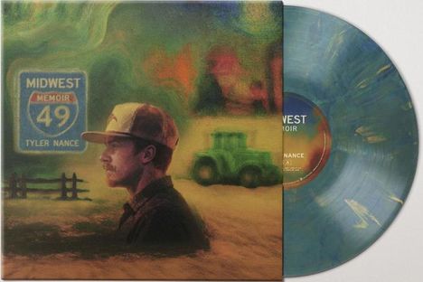 "Midwest Memoir 49 Tyler Nance" steht auf einem Schild. Ein Mann mit Kappe, Traktor im Hintergrund, Vinyl daneben.