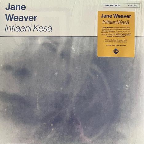 Albumcover von "Jane Weaver: Intiaani Kesä", mit wolkiger, verschwommener Hintergrundillustration.