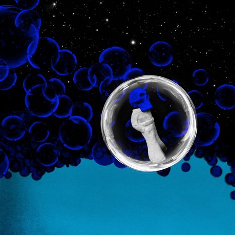 Keine Texte vorhanden. Eine Illustration mit blauen und schwarzen Blasen umgibt eine Hand, die einen blauen Schädel hält.