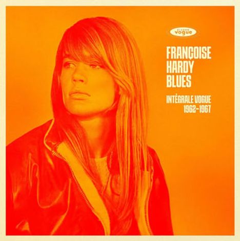 "FRANÇOISE HARDY BLUES, INTÉGRALE VOGUE 1962-1967" steht neben einem monochromen Porträt einer Frau.