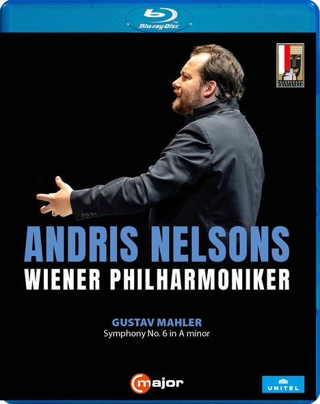 „ANDRIS NELSONS, WIENER PHILHARMONIKER, GUSTAV MAHLER Symphony No. 6 in A minor“; Dirigent seitlich im Profil.