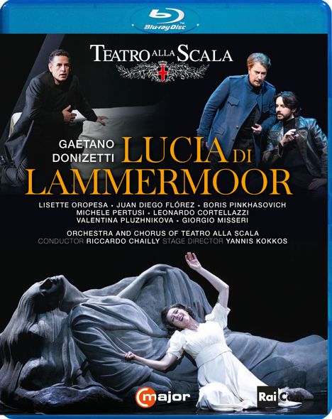 "Teatro alla Scala: Gaetano Donizetti. Lucia di Lammermoor. Dirigent: Riccardo Chailly. Inszenierung: Yannis Kokkos." Im Vordergrund eine theatralische Szene mit drei Personen, eine Frau in einem weißen Kleid.