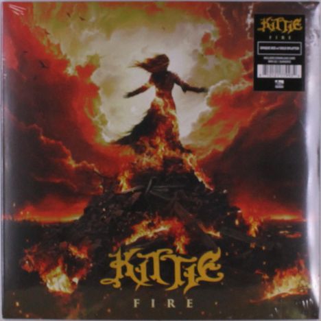 Text: "Kittie - Fire". Eine Person steht auf einem brennenden Berg, umgeben von lodernden Flammen und dramatischem Himmel.