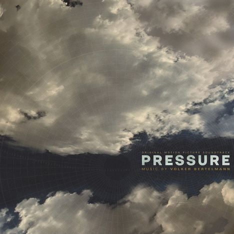 Text: "Original Motion Picture Soundtrack. Pressure. Music by Volker Bertelmann." Wolken am Himmel, ruhige Atmosphäre.