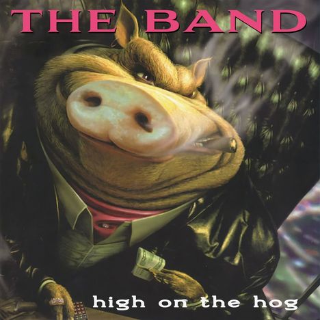 "The Band" oben, "high on the hog" unten. Illustration: Ein Schwein im Anzug raucht eine Zigarre und hält Geld.