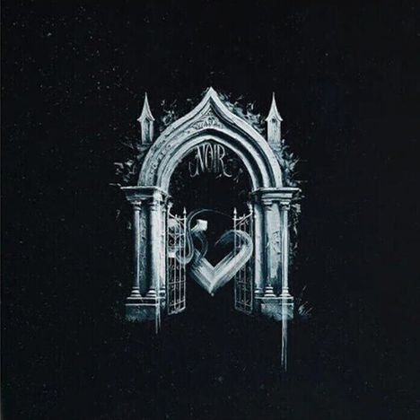 Text: "ENCORE". Eine gotische, verzierte Steinbogenstruktur, aus der ein Herz herausragt.