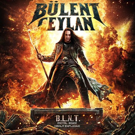 "Bülent Ceylan" steht oben, "B.I.N.T. Metal Inside Highly Explosive" unten. Mann in Lederjacke, Flammen im Hintergrund.