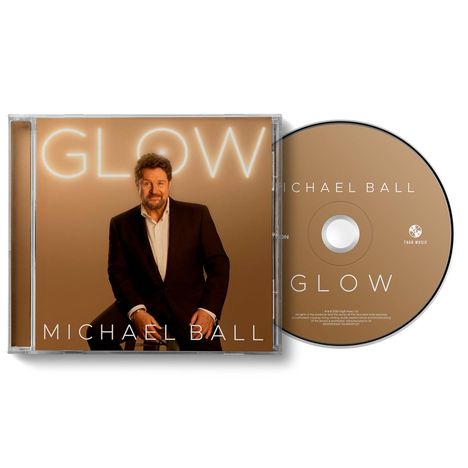 "GLOW" und "MICHAEL BALL" auf einem CD-Cover. Ein Mann im Anzug sitzt vor einem hellen Hintergrund.