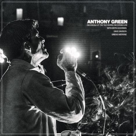 Texte: Anthony Green, Reconcile at the Tile Works, Recorded Live, with Keith Goodwin, Dave Davison, Gregg Mervine.  
Person singt in Mikrofon, Beleuchtung dramatisch.