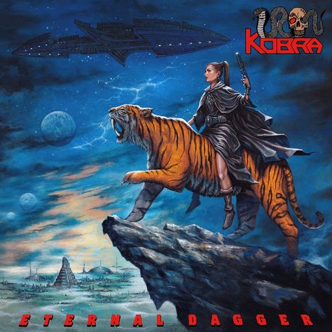 Covertext: "IRON KOBRA", "ETERNAL DAGGER". Illustration: Krieger auf Tiger, fliegendes Schiff, Mond und Pyramide im Hintergrund.