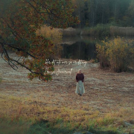 Text: "Blir det inte mer så är det nog Louisa Jannerwall". Eine Person in herbstlicher Landschaft vor einem kleinen See.