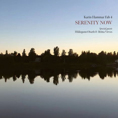 Text: „Karin Hammar Fab 4 - SERENITY NOW, Special guests Hildegunn Øiseth & Britta Virves“. Silhouette von Bäumen am See.