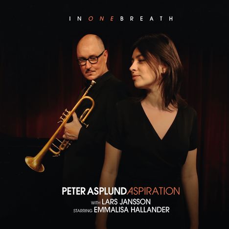 Text: "IN ONE BREATH", "PETER ASPLUND ASPIRATION", "WITH LARS JANSSON", "STARRING EMMALISA HALLANDER". Mann mit Trompete, Frau daneben.