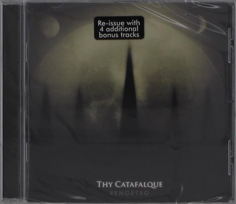 "Re-issue with 4 additional bonus tracks" steht oben. Unten "Thy Catafalque Rengeg". Dunkles, nebeliges Bild mit Vollmond.