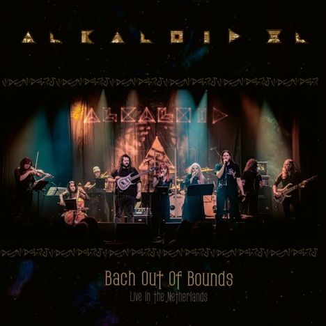 "Bach Out of Bounds. Live in the Netherlands." Eine Band spielt auf einer Bühne mit stimmungsvoller Beleuchtung.