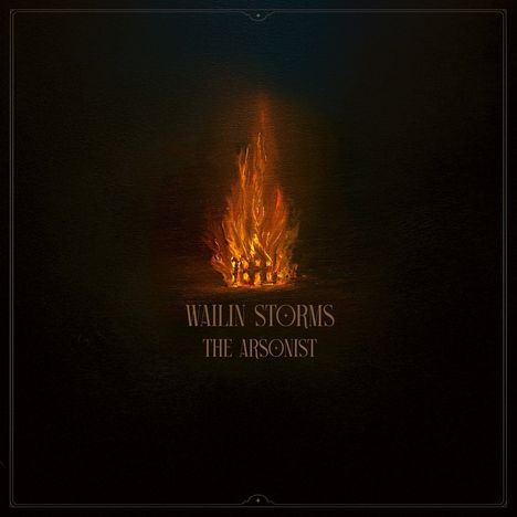 Text: "Wailin Storms The Arsonist". Eine feurige Flamme in der Mitte auf dunklem Hintergrund.