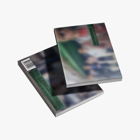 Zwei Bücher mit unscharfem Cover, grüner Text "GREEN GREEN" auf einem, darunter teils lesbare Barcode.