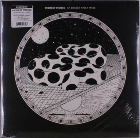 "Modest Mouse An Eraser and a Maze" über einem schwarz-weißen, surreales Kunstwerk mit gepunkteten Formen und Mond.