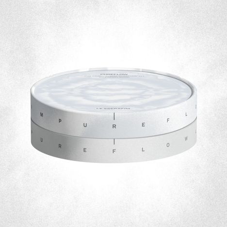 Runde, weiße Dose mit der Aufschrift "PUREFLOW" oben und "PURE FLOW" an der Seite. Oberfläche ähnelt Wasserwellen. 