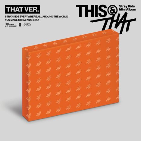 „THAT VER. THIS & THAT Stray Kids Mini Album“ auf grauem Hintergrund mit orangefarbenem Box-Design, Logos oben links.