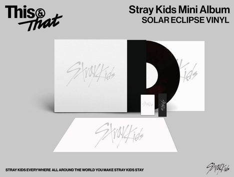 Stray Kids Mini Album, Solar Eclipse Vinyl, schwarze Platte, helles Cover, "Stray Kids" in grauer Schrift.