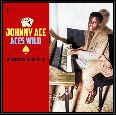 "JOHNNY ACE ACES WILD" in großen Buchstaben, darunter "The Singles Collection 1952-56". Ein Mann spielt Klavier.