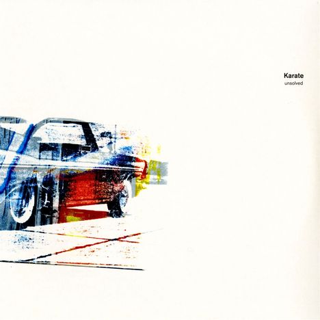 Text: "Karate unsolved". Teil einer Autoillustration in verblassten Farben, dynamisch und abstrakt gezeichnet.