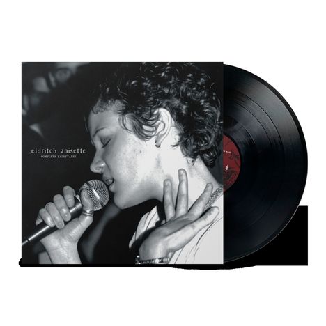 Text: "eldritch anisette, complete fairytales." Schwarz-Weiß-Foto einer Person, die in ein Mikrofon singt, vor einer Vinyl-Schallplatte.