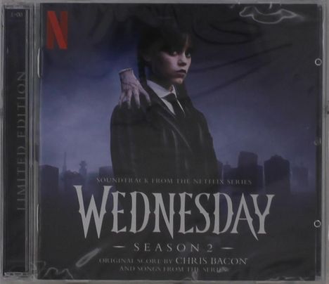 Limited Edition CD mit "Wednesday Season 2" Soundtrack, ein Mädchen mit geflochtenem Haar und dunkler Kleidung.