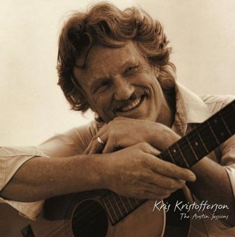„Kris Kristofferson - The Austin Sessions“. Ein lächelnder Mann mit Gitarre in nachdenklicher Pose.