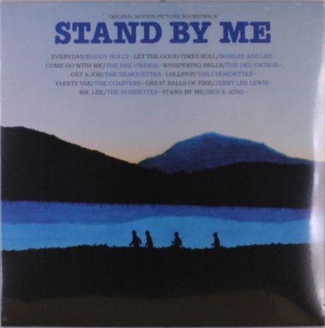 Logo mit großem Text "STAND BY ME" und mehreren Songtiteln. Darunter Silhouetten vor stilisierter Landschaft.