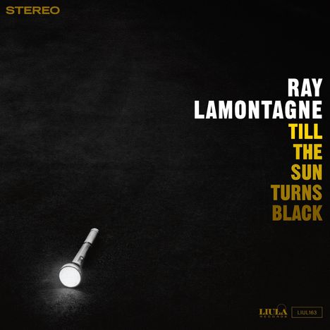 Text: "Ray LaMontagne Till the Sun Turns Black". Links unten liegt ein eingeschaltetes Mikrofon im Dunkeln.