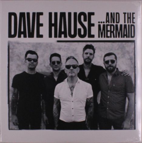 „DAVE HAUSE AND THE MERMAID“ steht oben. Fünf Männer mit Sonnenbrillen stehen nebeneinander.