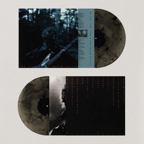 Oben: "Two Star & The Dream Police". Unten: Titelliste. Zwei Vinyl-Schallplatten mit dunklen, marbrierte Designs.