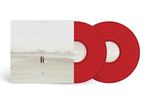 Text "Raging Mount Pleasant". Ein Paar steht auf einer weiten Fläche. Zwei rote Vinylschallplatten.