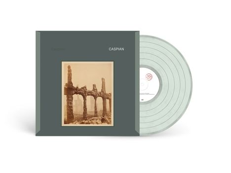 Text: "Caspian". Graues Album-Cover mit antikem Foto von Steinsäulen. Transparente Vinyl-Schallplatte rechts daneben.