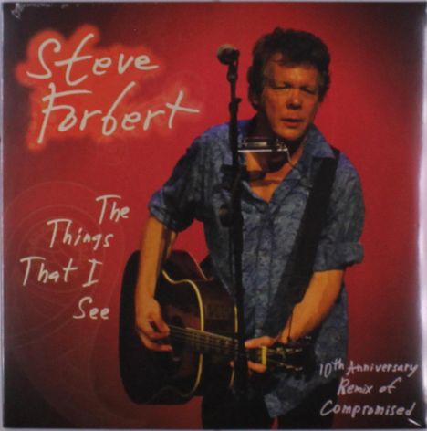 "Steve Forbert, The Things That I See, 10th Anniversary Remix of Compromised." Ein Musiker mit Gitarre vor rotem Hintergrund.