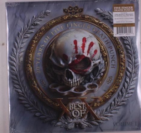 Aufschrift: "20 Years of Five Finger Death Punch", "Best Of", "Volume 1". Illustration eines Schädels mit einer roten Handabdruck.