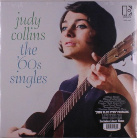 "judy collins the '60s singles" steht in verschiedenen Farben. Eine Frau spielt Gitarre und schaut nach oben.
