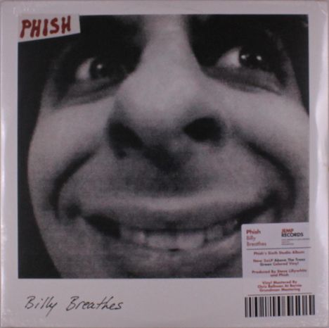 "PHISH" steht oben links, "Billy Breathes" unten links. Nahaufnahme eines Gesichts mit breitem, schelmischem Grinsen.
