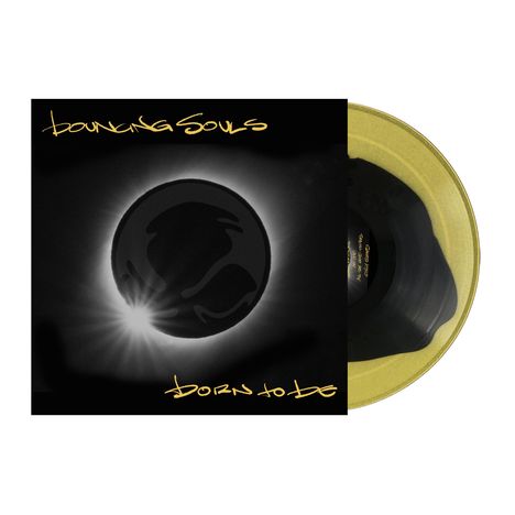 „Bouncing Souls“ steht oben, „Born to Be“ unten, gelbe Schrift. Schwarze Sonne, heller Schein. Halb transparente Platte sichtbar.