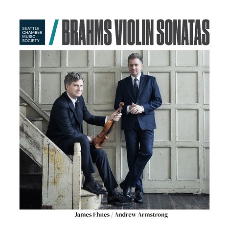 "SEATTLE CHAMBER MUSIC SOCIETY / BRAHMS VIOLIN SONATAS" und "James Ehnes / Andrew Armstrong". Zwei Männer im Anzug, einer mit Geige.